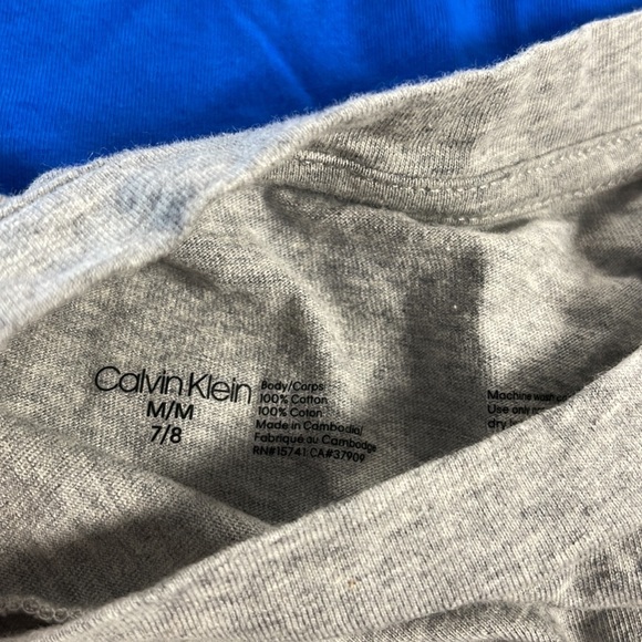 Calvin Klein 100% cotton T-shirt set 2 black, 2 blue and grey size 7/8 - Picture 8 of 9